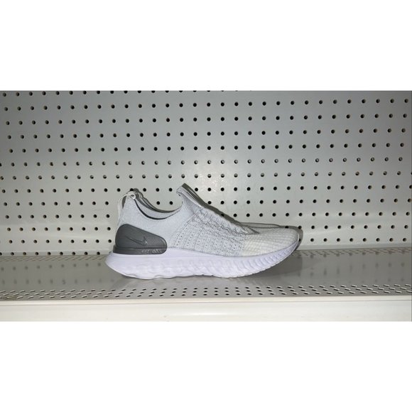 Nike Shoes - Nike React Phantom Run Flyknit 2 Womens Athletic Slip On Running Shoes Size 9.5